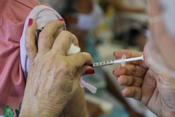 Crato alcança 200 mil doses aplicadas contra a Covid-19 e segue vacinação sem agendamento