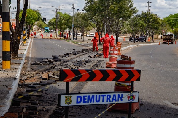 Seinfra e Demutran iniciam implantação de nova rotatória em Juazeiro