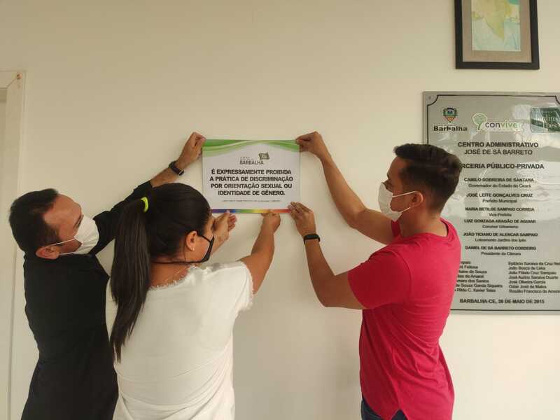 Em reforço à Lei Municipal contra LGBTFobia, Barbalha instala placas de aviso