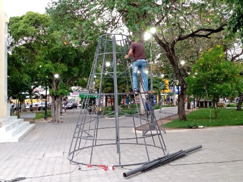 Juazeiro inicia a decoração de espaços públicos para o Natal