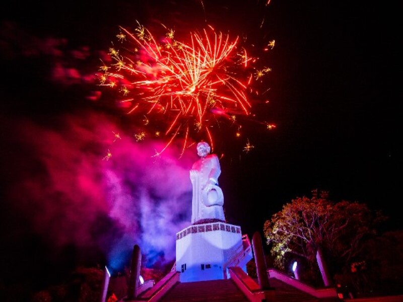 Em celebração a 52 anos da estátua do Padre Cícero, Juazeiro faz show pirotécnico no Horto