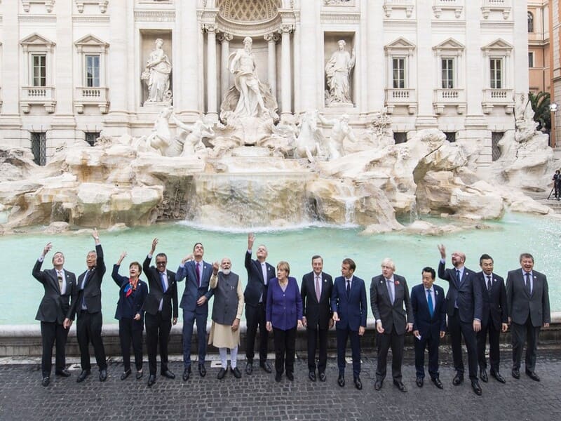 Bolsonaro não participa de foto de líderes do G20 na Fontana di Trevi