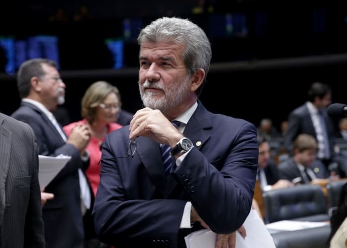 Defesa de Arnon Bezerra afirma que ex-prefeito de Juazeiro do Norte “provará sua inocência”