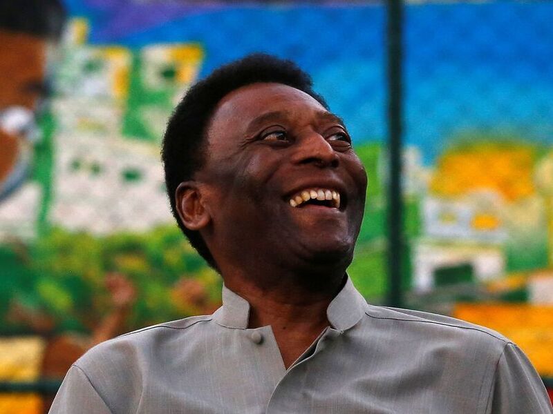 Pelé é internado para continuar tratamento de tumor do cólon em SP