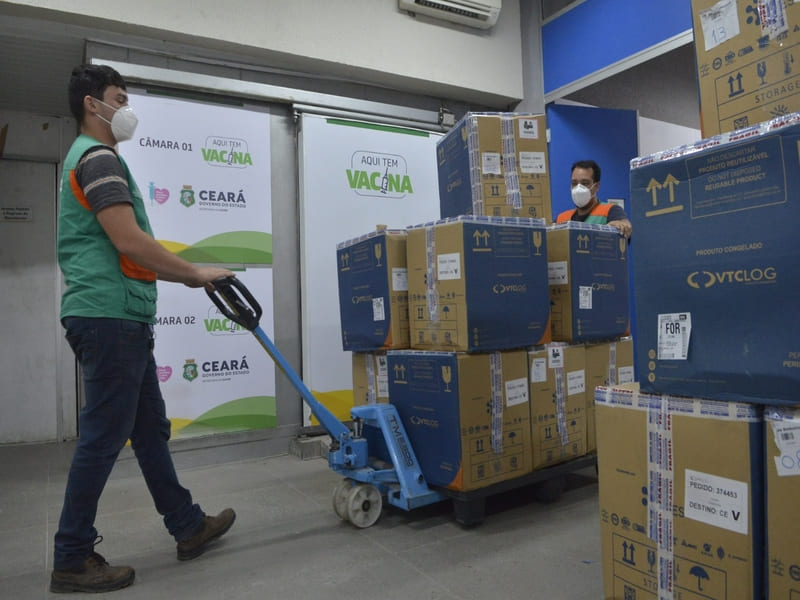Mais de 200 mil doses da Pfizer chegam ao Ceará para reforçar a imunização da população