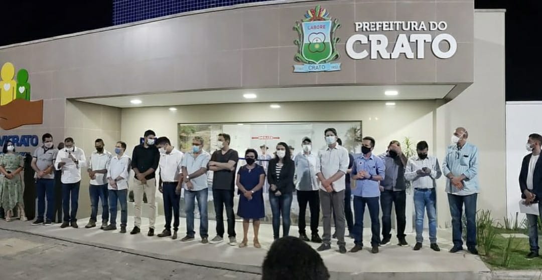Prestigiado por Cid Gomes, Zé Ailton entrega nova sede da PreviCrato