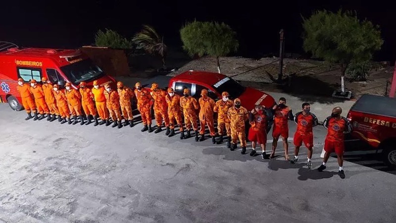 Ceará envia equipes do Corpo de Bombeiros para auxiliar no socorro às vítimas de enchentes na Bahia