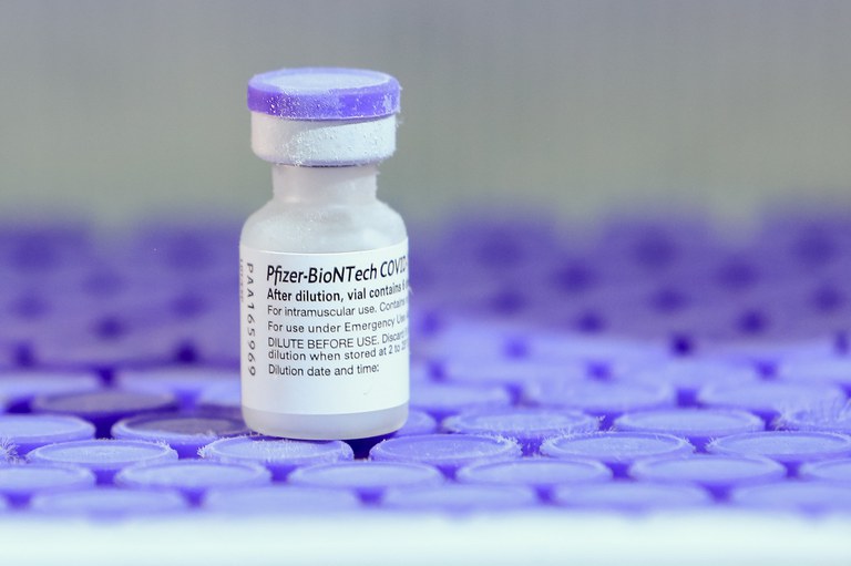Município continua aplicação de 2ª dose das vacinas Coronavac e Pfizer em horário noturno