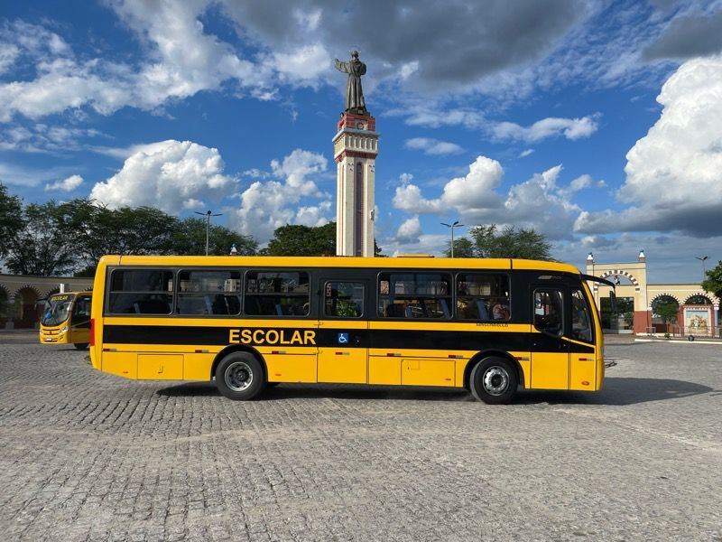 Glêdson entrega 30 ônibus escolares e outros veículos adquiridos pela Prefeitura de Juazeiro do Norte