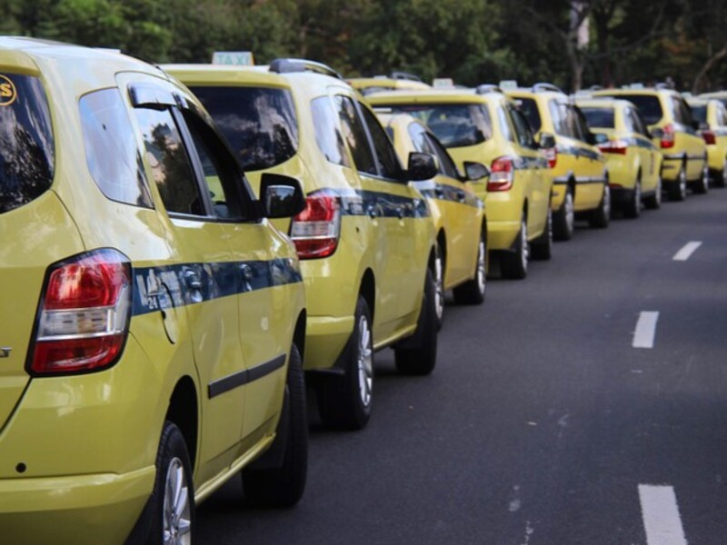 Governo deve manter alta do IOF e de tributos de bancos para compensar desoneração e imposto menor para taxista