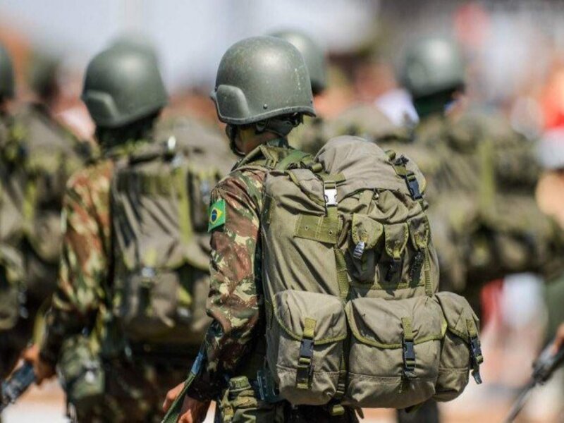 Militares devem se vacinar, usar máscara e não divulgar fake news, determina Exército