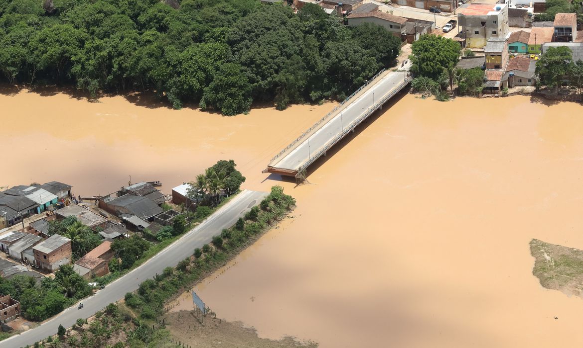 Governo libera mais R$ 418 milhões para rodovias atingidas por chuvas