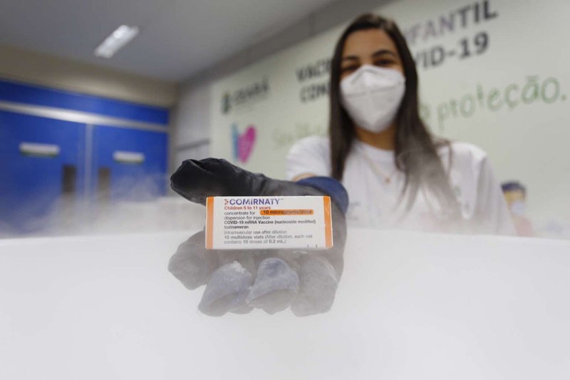 Terceiro lote com 80 mil doses pediátricas da Pfizer chega ao Ceará para vacinação de crianças entre 5 a 11 anos