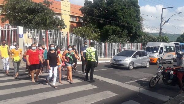 Demutran orienta romeiros quanto ao uso da faixa de pedestres