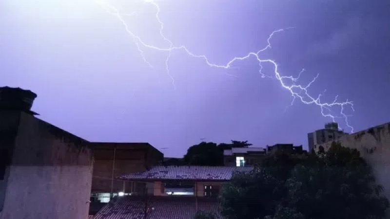 Média anual de raios deve subir de 77,8 para 100 milhões no Brasil