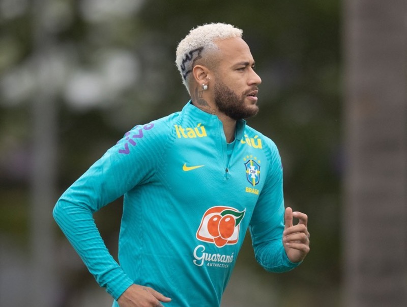 Neymar quer indenização milionária da cantora Zélia Duncan