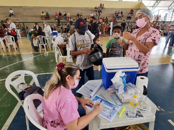 Crianças de 9 anos começam a ser vacinadas no Crato