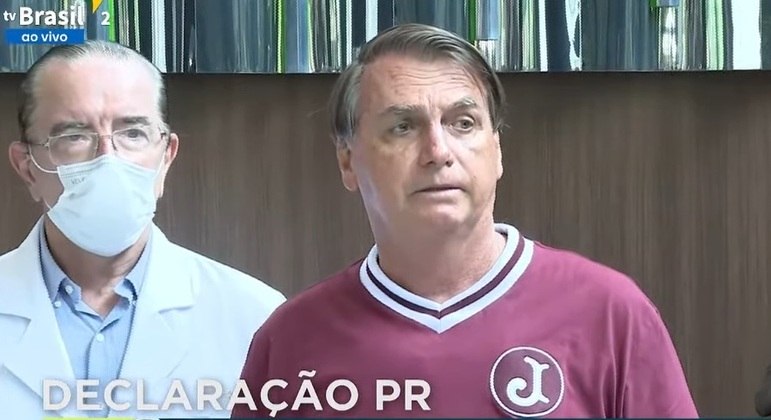 Bolsonaro volta a questionar urnas eletrônicas e ameaça TSE