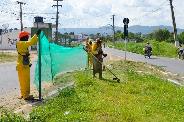 Prefeitura do Crato realiza mutirão de limpeza na Av. Padre Cícero