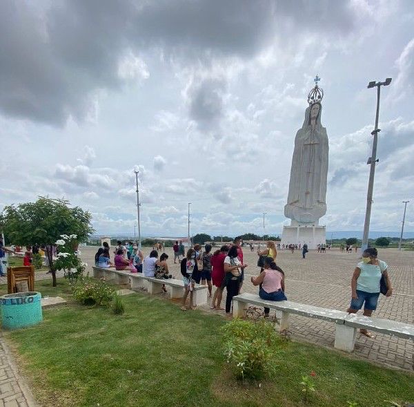 Crato: monumento de Fátima volta a registrar alta movimentação de fiéis