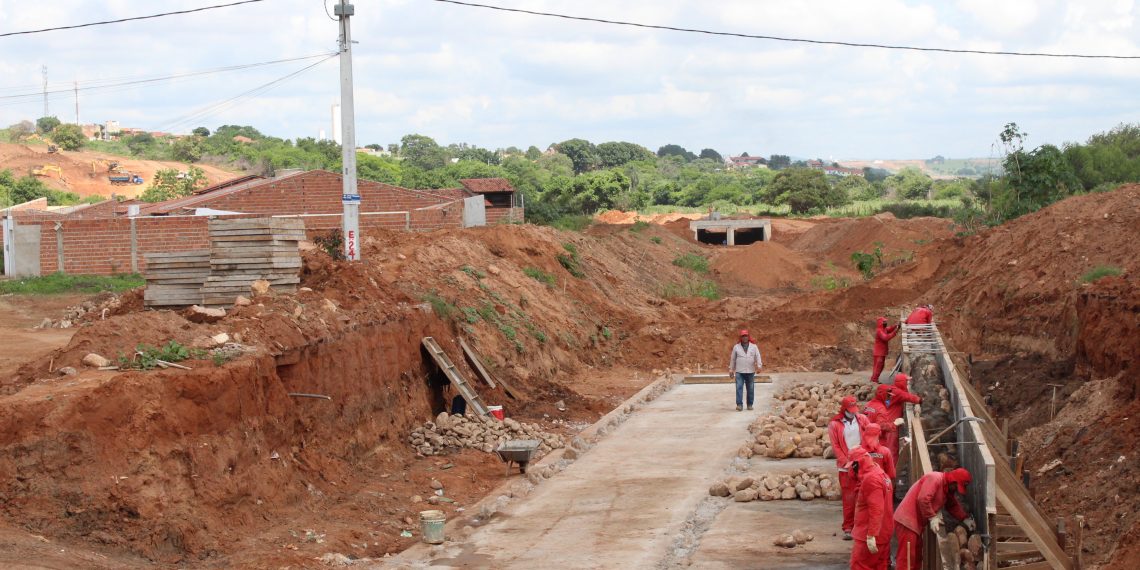 Obras da estrada que dará acesso à Estátua de Santo Antônio avançam em Barbalha