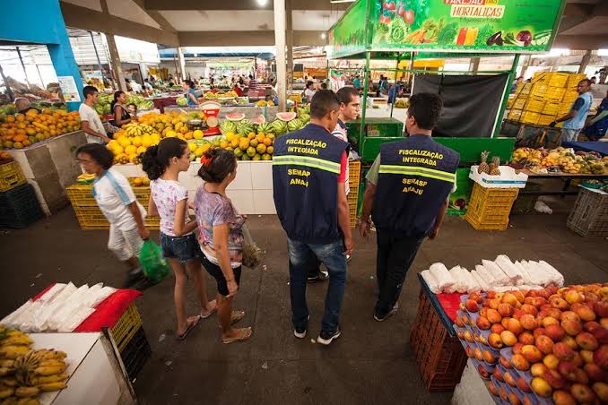 Secretários debatem melhorias com permissionários do Mercado do Pirajá