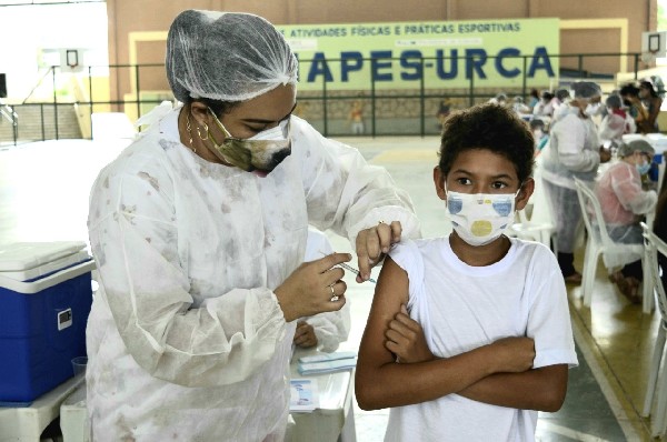 Crato vacina, nesta terça-feira, 25, crianças de 5 a 11 anos com deficiência