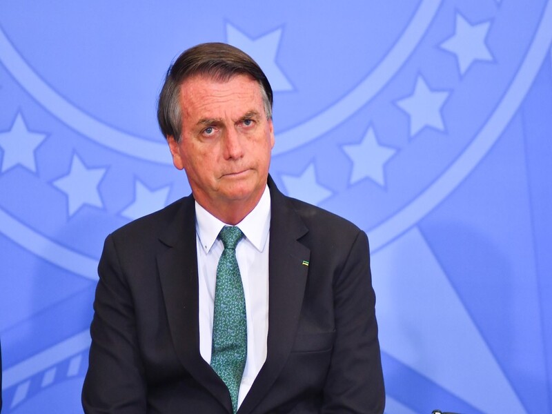 Pressionado e temendo desgastes com categorias, Bolsonaro é aconselhado a recuar de reajuste a policiais