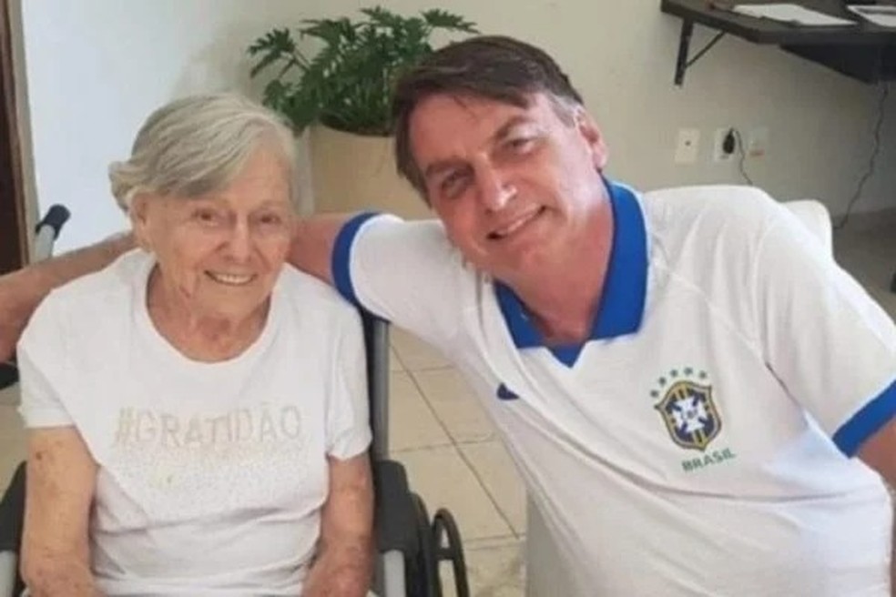 Bolsonaro cancela viagem oficial à Guiana para ir ao enterro da mãe no interior de SP