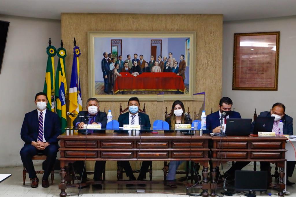 Câmara de Juazeiro do Norte reinicia trabalhos legislativos com a presença do prefeito Glêdson Bezerra