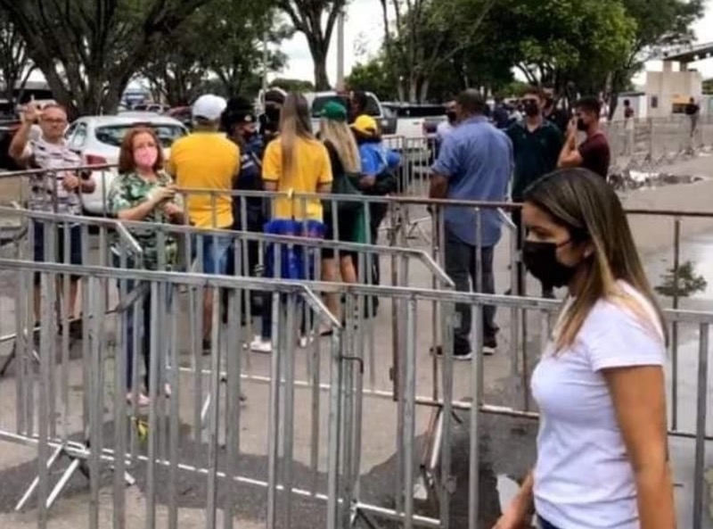 Flopou: passagem de Bolsonaro por Juazeiro reúne “meia dúzia” de apoiadores e frustra expectativas