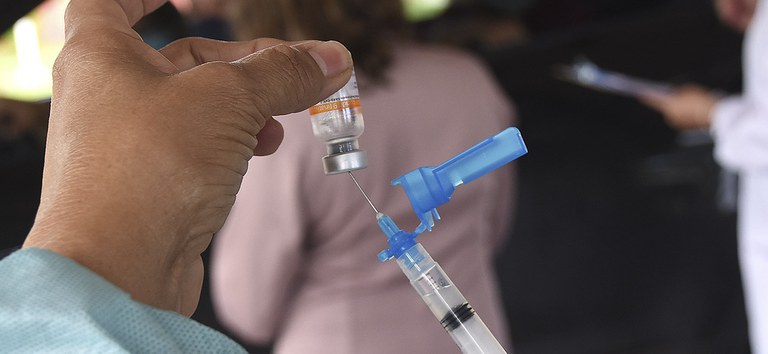 Covid: não vacinados têm 97 vezes mais chances de morrer se comparados aos com reforço