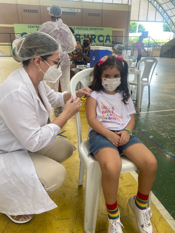 Zona rural cratense vacina crianças de 6 a 11 anos