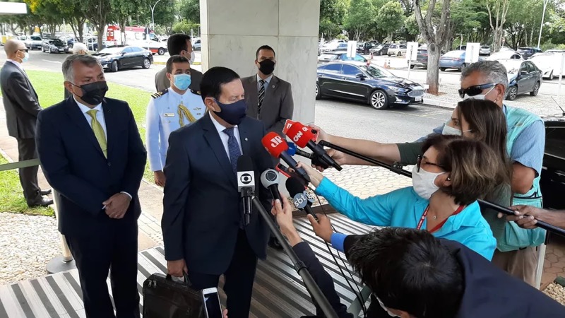 ‘Brasil não concorda com a invasão do território ucraniano’, diz Mourão; Bolsonaro ainda não se pronunciou