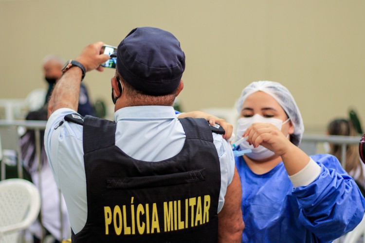 Covid: 99,14% dos servidores da Segurança Pública tomaram vacina no Ceará