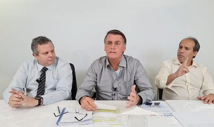 Bolsonaro erra origem de Padre Cícero e questiona assessores: ‘Cheio de pau de arara aqui e não sabem?’