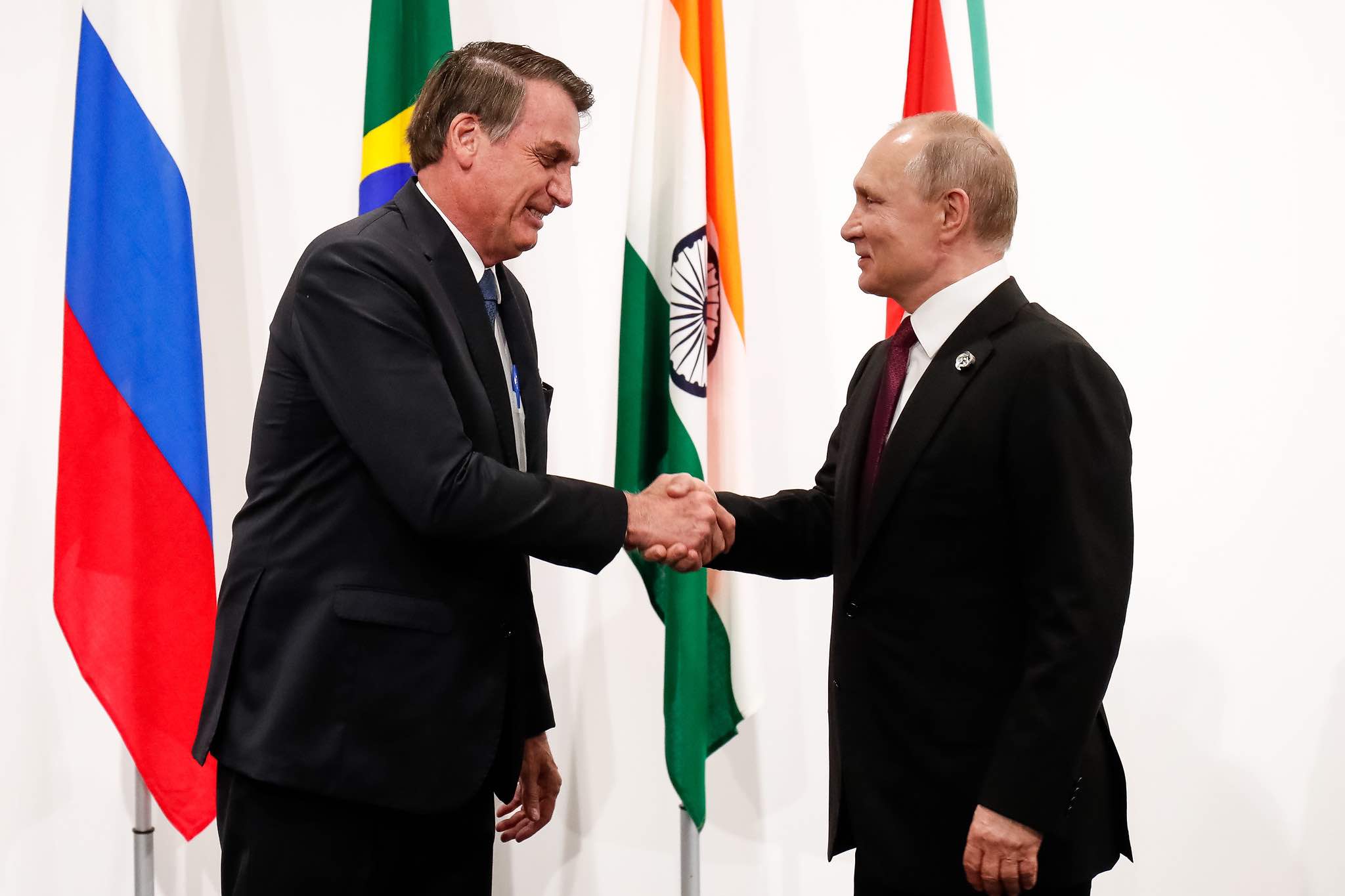 Bolsonaro desembarca em Moscou para encontro com Putin e reunião com empresários