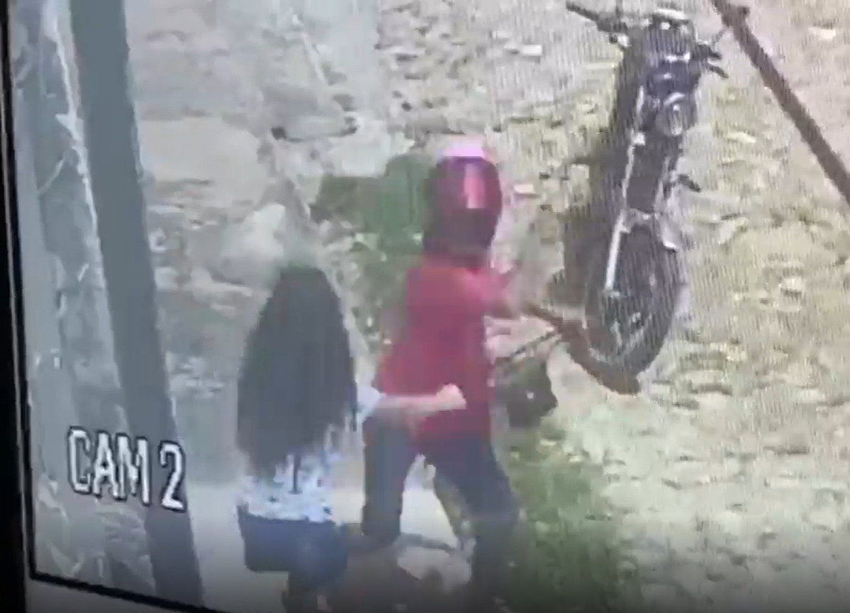 Jovem é agredida na cabeça durante assalto em rua de Juazeiro do Norte