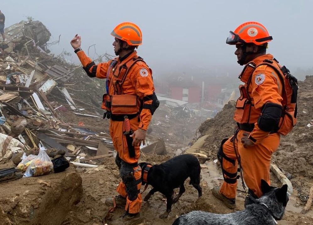 Bombeiros do Ceará que atuaram em Petrópolis recebem homenagem