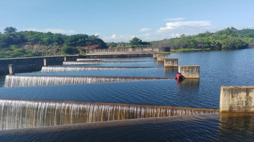 Açude do Rosário, em Lavras da Mangabeira, é o segundo a sangrar no Ceará em 2022