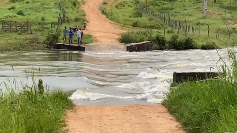 Defesa Civil realiza ações de recuperação em Cedro e Várzea Alegre após rompimento de barragens