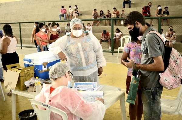 Vacinação contra a Covid-19 continua, neste dia 1º de março, para crianças e adultos