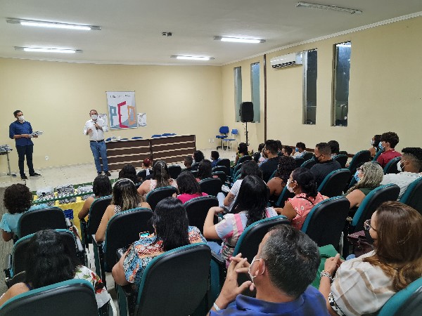 Iniciados cursos de Confeiteiro e Marketing Digital, em Crato