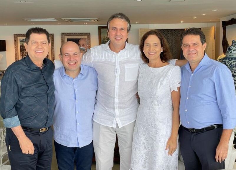 Em foto com pré-candidatos à sucessão, Camilo reforça unidade: “sempre juntos”