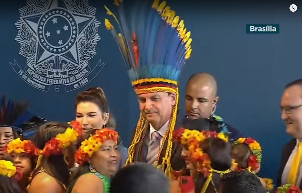 Bolsonaro recebe Medalha do Mérito Indigenista