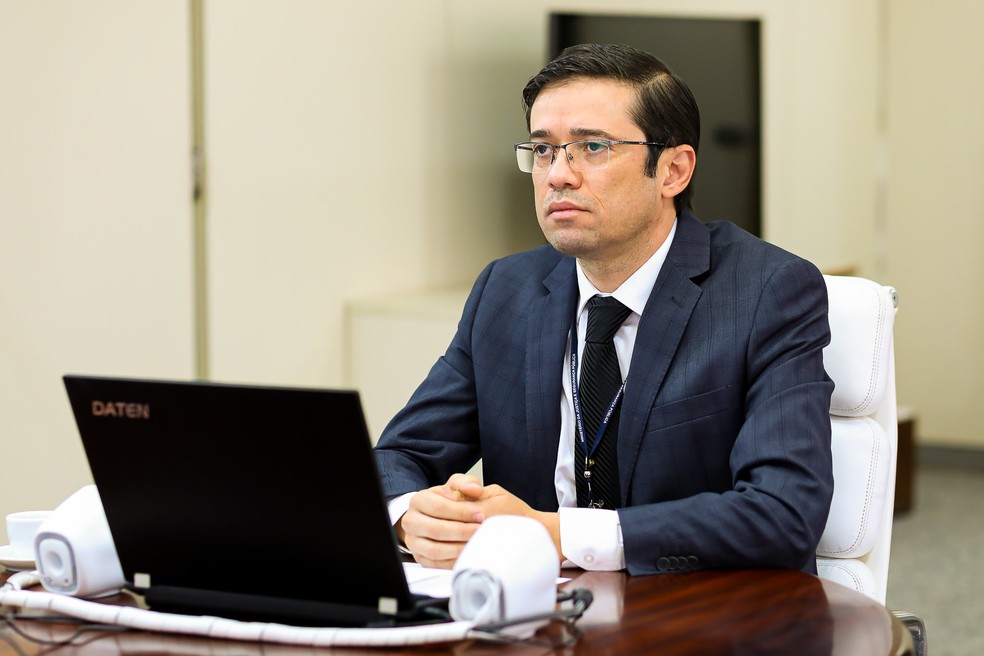 Novo diretor da PF troca chefe do setor que investiga os Bolsonaro