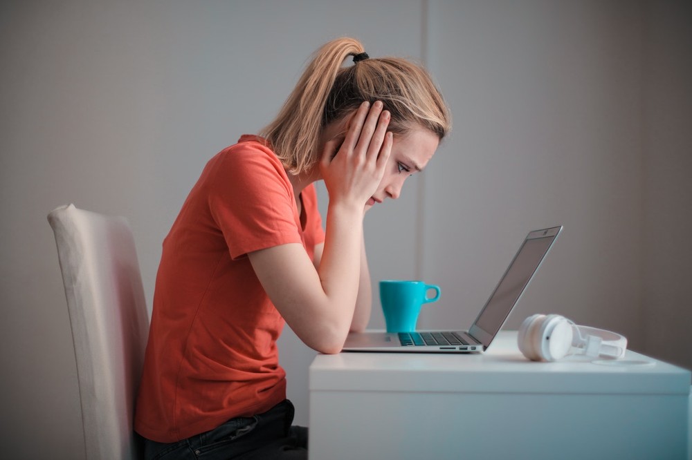 Pandemia fez aumentar em mais de 25% número de casos de depressão e ansiedade em todo o mundo, alerta OMS