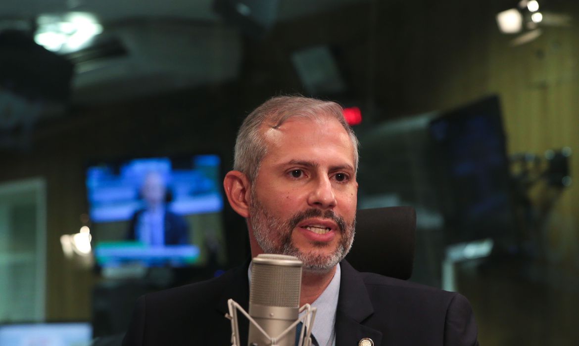 Victor Godoy é nomeado o novo ministro da Educação