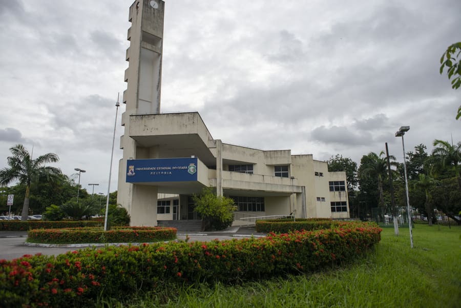 Uece divulga edital para vestibular especial de cursos de graduação a distância