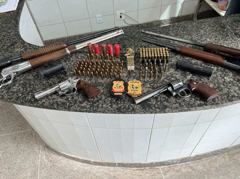 Crato: Polícia Civil do Crato apreende arsenal de armas e munições na casa de homem que ameaçou servidora da Prefeitura